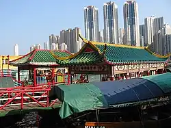 L'embarcadère du Jumbo Kingdom le long de la promenade d'Aberdeen&nbsp;(en).