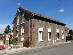 Des habitations groupées par deux.