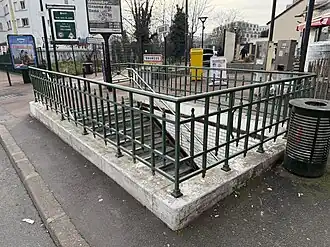 L'accès no&nbsp;2 « Avenue Aristide Briand - Bagneux ».