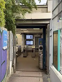 L'accès no&nbsp;2 « rue Robert Marchand ».