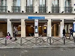 Accès par la rue du Havre.