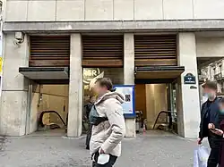 Accès par la rue de Provence.