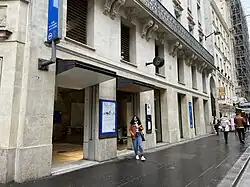 Accès par la rue Saint-Lazare.