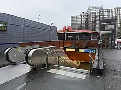 L'accès no&nbsp;2 « Sentier du Bois de l'Aulnay ».