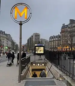 L'accès no&nbsp;4 « Église Saint-Pierre de Montrouge ».