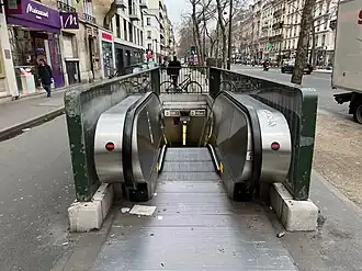 La sortie no&nbsp;3, « Avenue de La Motte-Picquet ».