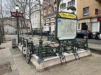 L'accès no&nbsp;1, « Place Théodore-Rivière ».