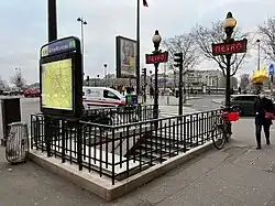 L'accès no&nbsp;2 « Pont de l'Alma ».