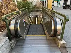 L'escalier mécanique de l'accès no&nbsp;1.