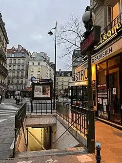 L'accès no&nbsp;1, « Rue Conté ».