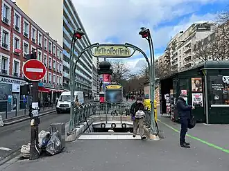 L'unique entrée de la station.