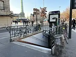 L'accès no&nbsp;2 « Rue du Faubourg Saint-Antoine ».