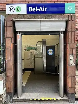 L'accès no&nbsp;3, « Rue Dagorno ».