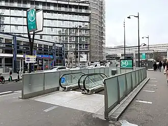 L'accès no&nbsp;6, « Rue de Bercy ».