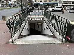 L'accès no&nbsp;3 « Rue Castéjà ».