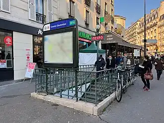 L'accès no&nbsp;1 « Rue de Mirbel ».