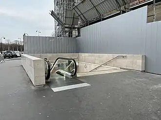 L'accès no&nbsp;2, « Avenue du Général-Eisenhower ».