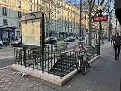 L'accès no&nbsp;1, « Rue de Charonne ».