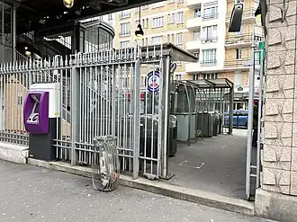 L'accès no&nbsp;1, « Rue Bruant ».