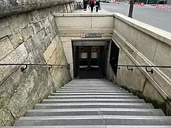 L'accès no&nbsp;4 « Musée de l'Orangerie ».