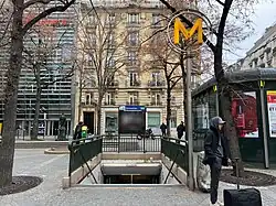 L'accès no&nbsp;1 « Rue de la Convention ».