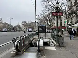 L'accès no&nbsp;1, « Place Félix-Éboué ».