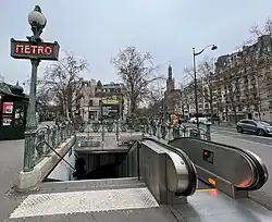 L'accès no&nbsp;3, « Avenue Daumesnil ».