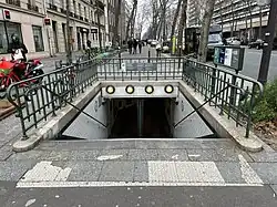 L'accès no&nbsp;4, « Rue de Reuilly ».