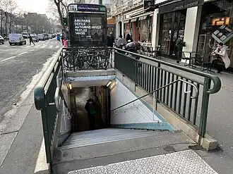 Un des deux accès no&nbsp;2, « Rue Daguerre ».