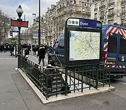 L'accès no&nbsp;1 « Boulevard des Invalides ».