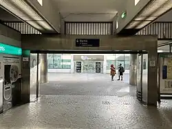 L'accès no&nbsp;2 « Puteaux ».