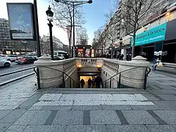 L'accès no&nbsp;1 « Champs-Élysées ».