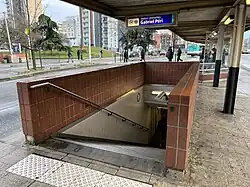 Une des bouches de métro de la gare routière.