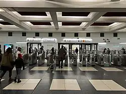 L'accès no&nbsp;2 « SNCF Gare de l'Est ».