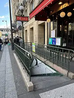 L'accès no&nbsp;5 « Rue du 8-Mai-1945 ».