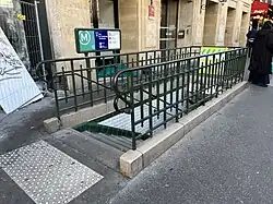 L'accès no&nbsp;4 « Rue du Faubourg-Saint-Martin ».