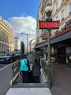 L'accès no&nbsp;2 « Rue de Saint-Quentin ».