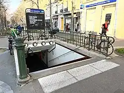 L'accès no&nbsp;3 « Rue Le Brun ».