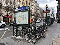 L'accès no&nbsp;3, « Avenue Parmentier ».