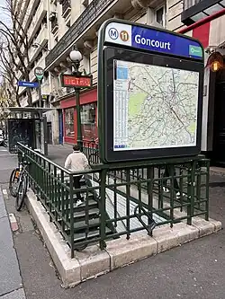 L'accès no&nbsp;1, « Hôpital Saint-Louis ».