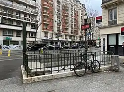 L'accès no&nbsp;1 « Rue Legendre ».