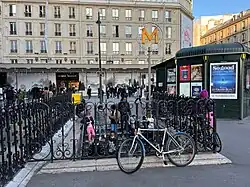 L'accès no&nbsp;6 « Rue de Lobau ».