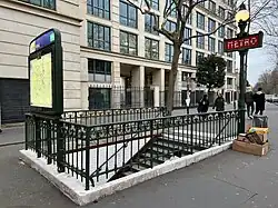 L'accès no&nbsp;3 « Avenue d'Iéna ».