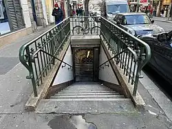 L'accès no&nbsp;6 « Rue de Chaumont ».