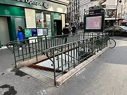 L'accès no&nbsp;4, « Avenue Secrétan ».