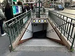 L'accès no&nbsp;3, « Avenue Jean Jaurès ».