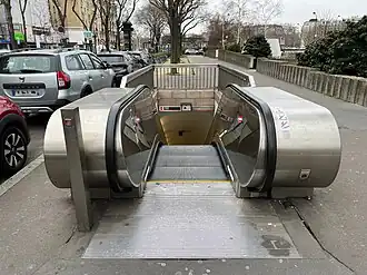 La sortie no&nbsp;3, « Avenue Émile-Zola ».