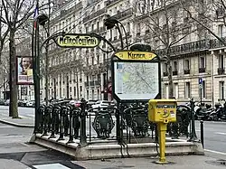 Édicule Guimard de la station Kléber