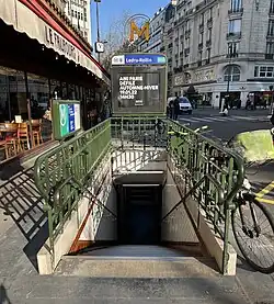 L'accès no&nbsp;3, « Rue Traversière ».