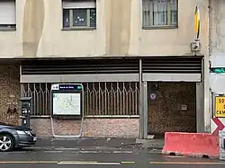 L'accès no&nbsp;3 « Rue Villeneuve ».